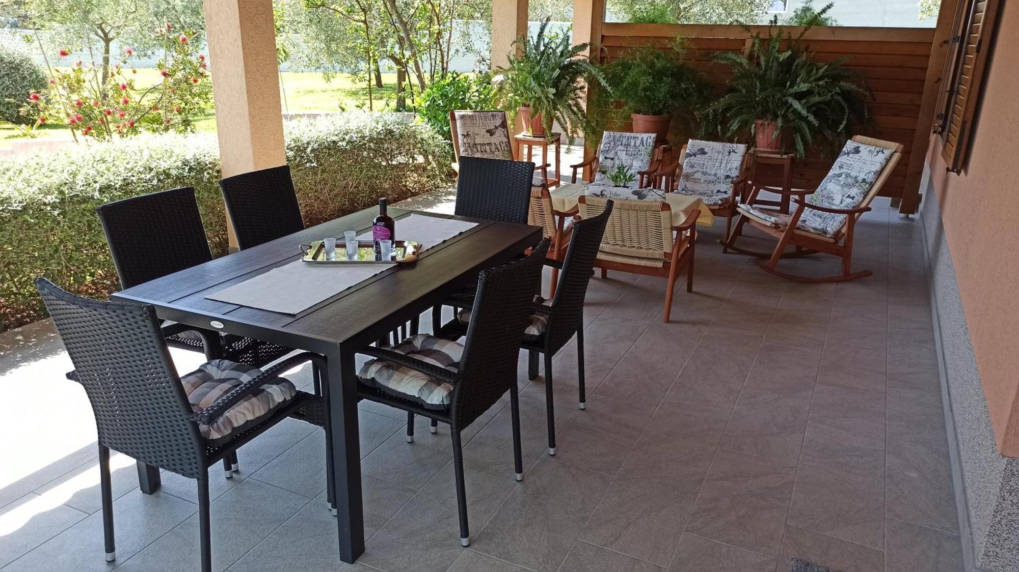 Neue In Loborika Mit Grosser Terrasse Pula