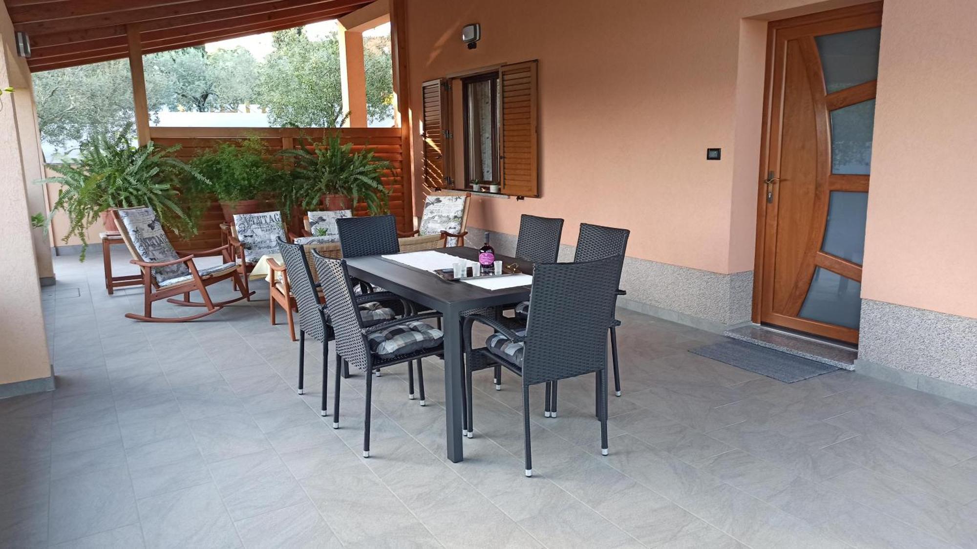 Neue In Loborika Mit Grosser Terrasse