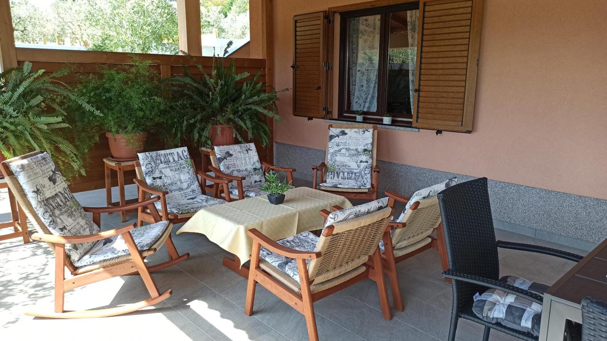 Neue In Loborika Mit Grosser Terrasse *