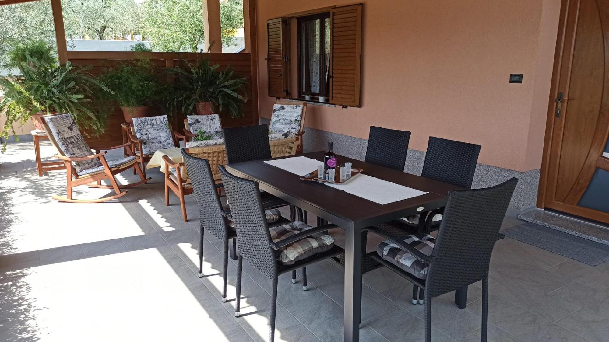 Neue In Loborika Mit Grosser Terrasse Pula