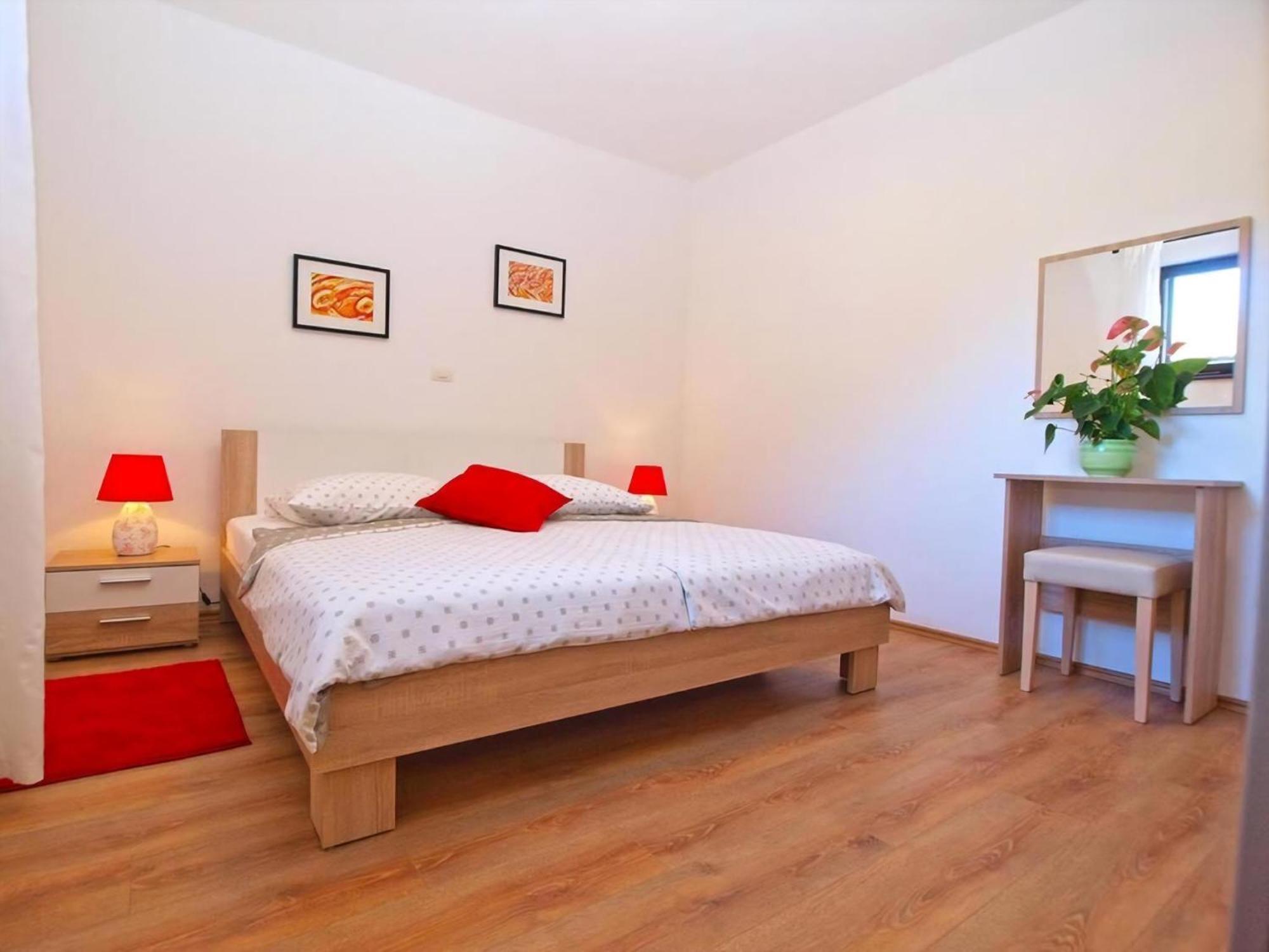 Neue In Loborika Mit Grosser Terrasse Apartman Pula