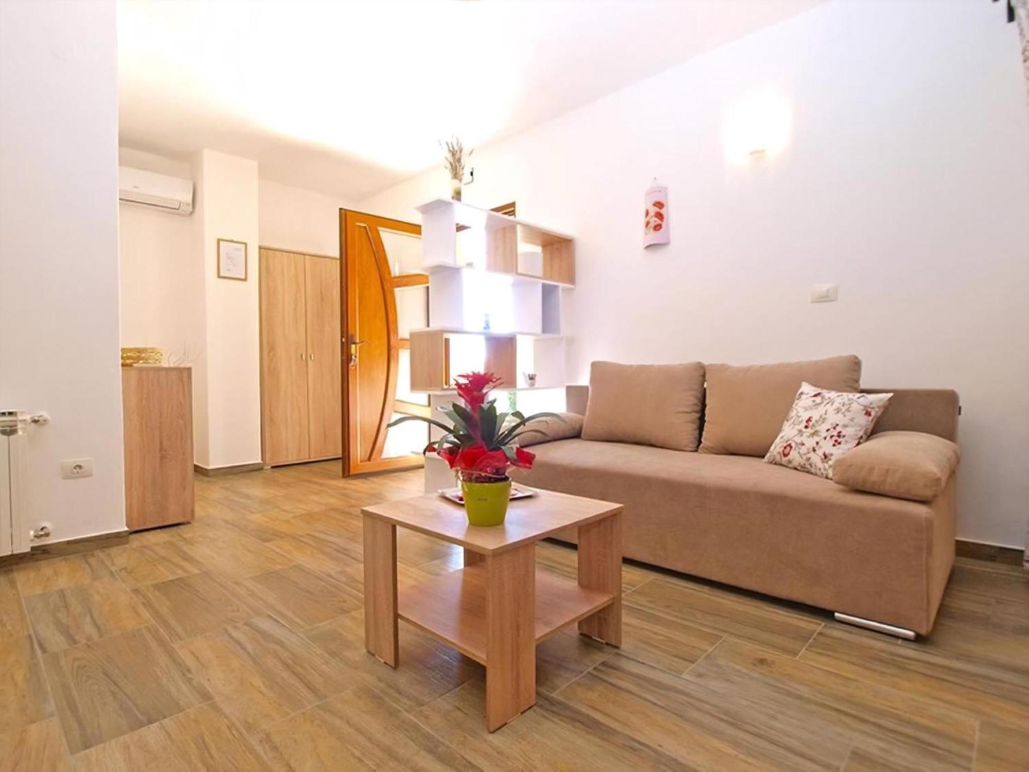 Neue In Loborika Mit Grosser Terrasse * Pula