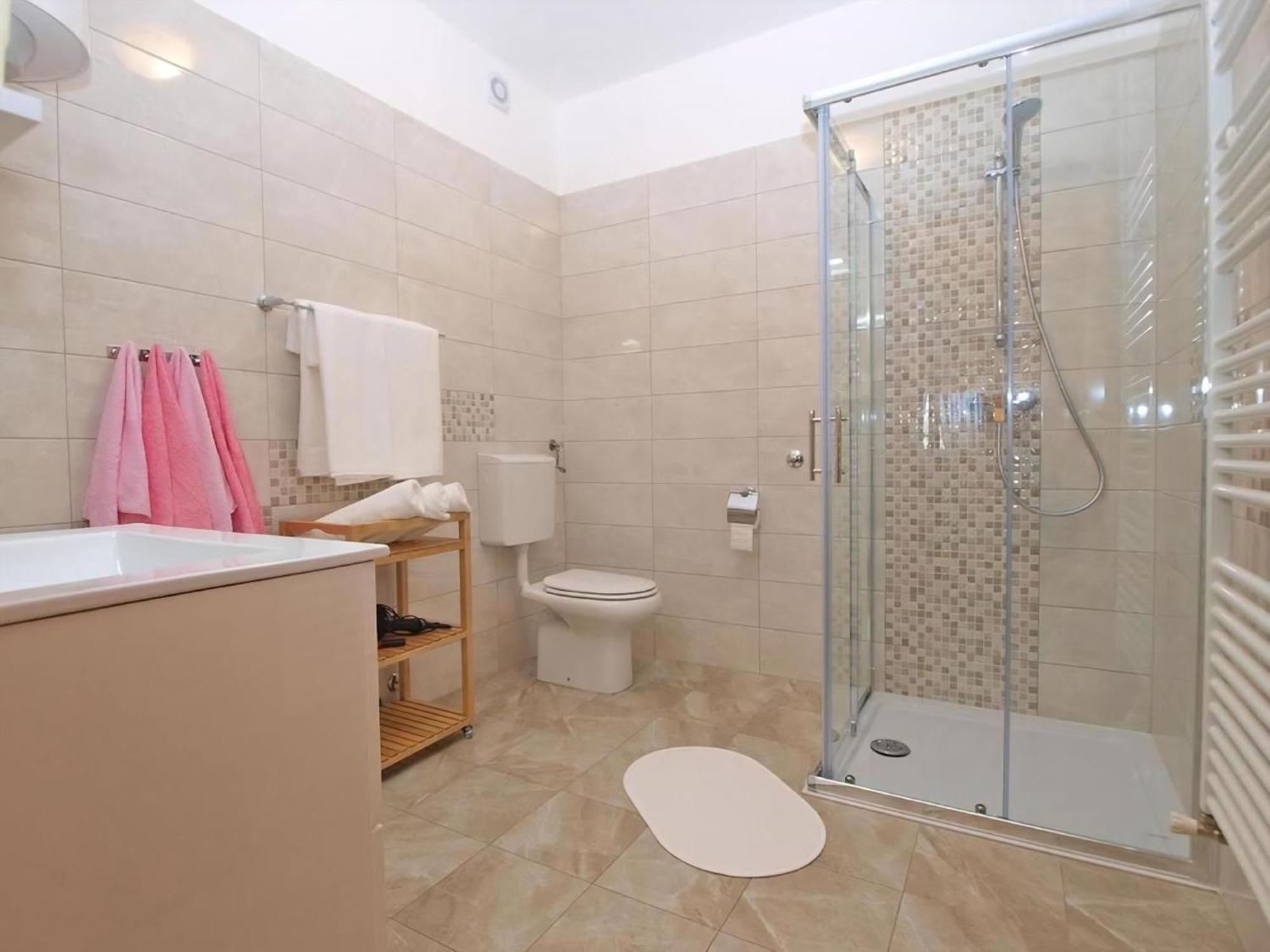 Neue In Loborika Mit Grosser Terrasse Apartman Pula